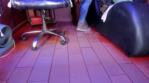   online show from 19, 1, 2025