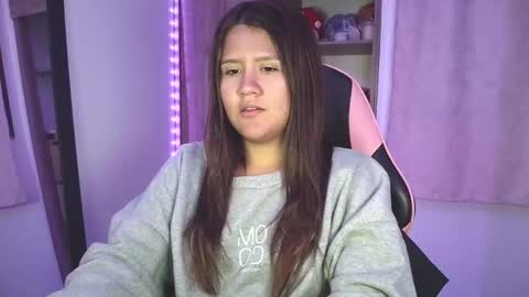 Snapshot of olivia_watson_ chatting on 12, 10, 2025 Olivia online show from 12, 10, 2025