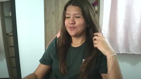 Snapshot of olivia_watson_ chatting on 14, 10, 2025 Olivia online show from 14, 10, 2025