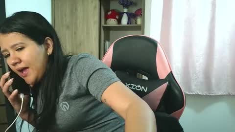 Snapshot of olivia_watson_ chatting on 6, 11, 2025 Olivia online show from 6, 11, 2025