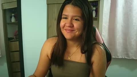 Snapshot of olivia_watson_ chatting on 15, 12, 2025 Olivia online show from 15, 12, 2025