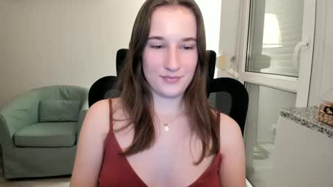 Snapshot of oliviaaa2003 chatting on 5, 12, 2024 Oliwiaa2004 online show from 5, 12, 2024