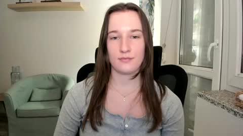 Snapshot of oliviaaa2003 chatting on 3, 2, 2025 Oliwiaa2004 online show from 3, 2, 2025