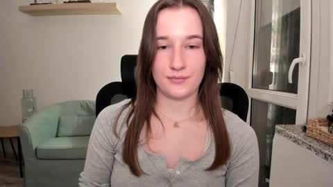 Snapshot of oliviaaa2003 chatting on 10, 3, 2025 Oliwiaa2004 online show from 10, 3, 2025