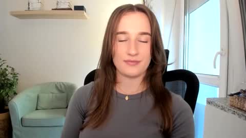 Snapshot of oliviaaa2003 chatting on 9, 9, 2025 Oliwiaa2004 online show from 9, 9, 2025