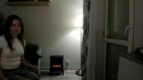 Snapshot of oliviaaa2003 chatting on 15, 12, 2025 Oliwiaa2004 online show from 15, 12, 2025