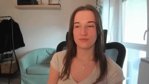 Oliwiaa2004 online show from 11, 4, 2026