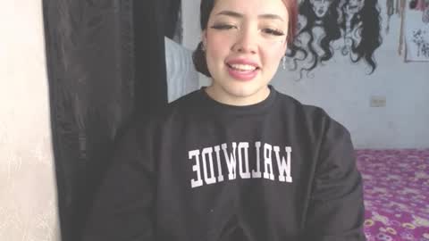 Snapshot of oliviabluee10 chatting on 27, 11, 2025 oliviabluee10 online show from 27, 11, 2025