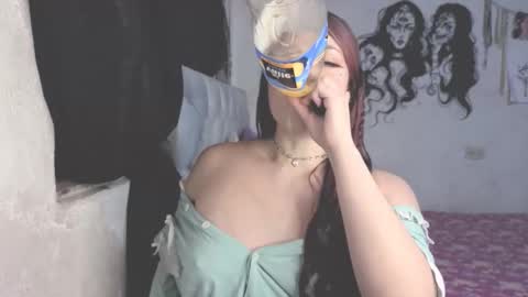 Snapshot of oliviabluee10 chatting on 29, 11, 2025 oliviabluee10 online show from 29, 11, 2025