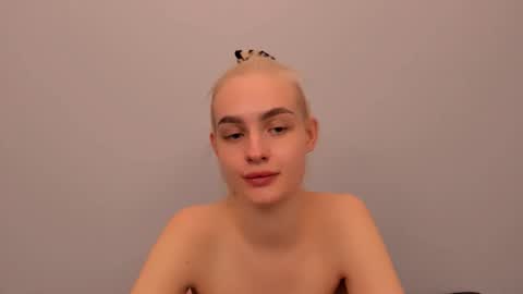 oliviaBeauty online show from 22, 12, 2025