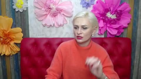 Snapshot of oliviahorst chatting on 16, 11, 2025 OliviaHorst online show from 16, 11, 2025