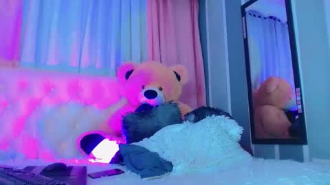 Snapshot of oliviahot01 chatting on 1, 12, 2025 oliviahot01 online show from 1, 12, 2025