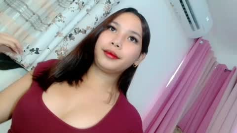 Snapshot of oliviahutton chatting on 19, 6, 2026 oliviahutton online show from 19, 6, 2026