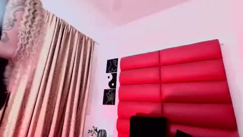 OliviaMonroe online show from 5, 12, 2025