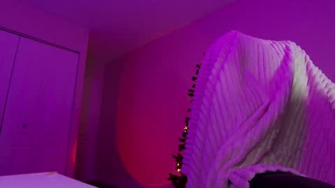 Snapshot of oliviaowens chatting on 3, 12, 2024 Olivia Owens online show from 3, 12, 2024