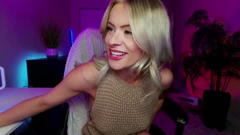Snapshot of oliviaowens chatting on 15, 1, 2025 Olivia Owens online show from 15, 1, 2025