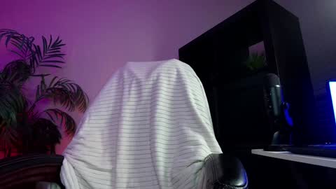 Snapshot of oliviaowens chatting on 26, 2, 2025 Olivia Owens online show from 26, 2, 2025
