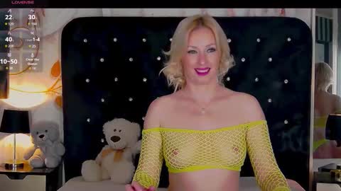 Snapshot of oliviashaw23 chatting on 21, 10, 2025 Olivia online show from 21, 10, 2025