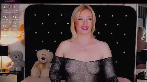 Snapshot of oliviashaw23 chatting on 7, 11, 2025 Olivia online show from 7, 11, 2025