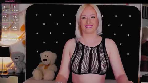 Snapshot of oliviashaw23 chatting on 18, 11, 2025 Olivia online show from 18, 11, 2025