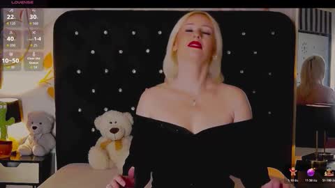 Snapshot of oliviashaw23 chatting on 13, 12, 2025 Olivia online show from 13, 12, 2025