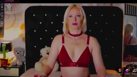 Snapshot of oliviashaw23 chatting on 14, 12, 2025 Olivia online show from 14, 12, 2025