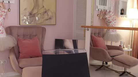 Snapshot of oliviasway chatting on 11, 9, 2025 OliviaSway online show from 11, 9, 2025