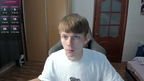 Snapshot of olvr_zoolander chatting on 10, 11, 2025 Oliver and Mira online show from 10, 11, 2025