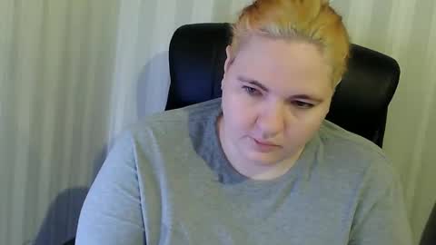 Snapshot of olyaandnetty chatting on 19, 12, 2025 OlyaAndNetty online show from 19, 12, 2025