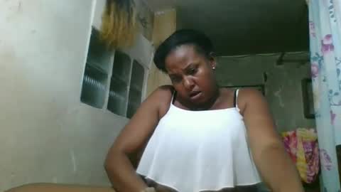 Snapshot of olyvienne90 chatting on 28, 11, 2025 olyvienne90 online show from 28, 11, 2025