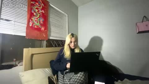 omathena11_11 online show from 12, 2, 2025