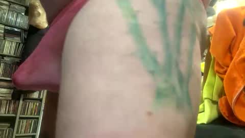 Snapshot of onesmallweenie chatting on 8, 4, 2026 onesmallweenie online show from 8, 4, 2026