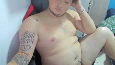 Snapshot of onewhiteboichub chatting on 1, 11, 2025 Andres INDEPENDENT MODEL online show from 1, 11, 2025