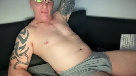 Snapshot of onkel90 chatting on 30, 5, 2026 onkel90 online show from 30, 5, 2026
