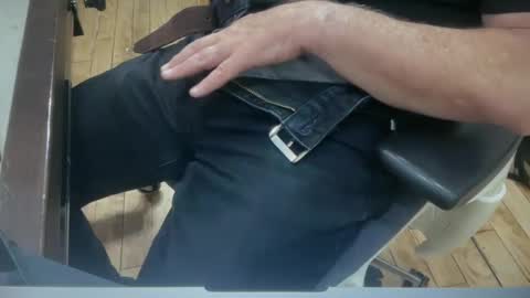 Snapshot of onlocationnyc chatting on 1, 10, 2025 onlocationnyc online show from 1, 10, 2025