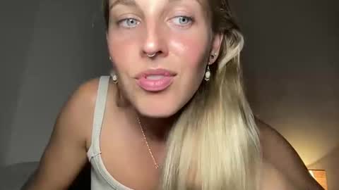 Snapshot of onyx_unleashed chatting on 8, 11, 2025 onyx_unleashed online show from 8, 11, 2025