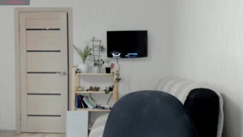 Snapshot of oops_britney chatting on 18, 9, 2025 Britney online show from 18, 9, 2025