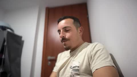 Snapshot of or690 chatting on 22, 11, 2025 or online show from 22, 11, 2025