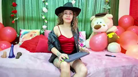 Snapshot of oriana_thomson2 chatting on 12, 2, 2025 Oriana online show from 12, 2, 2025