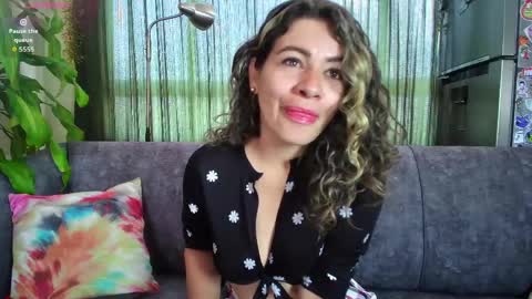 Snapshot of oriana_thomson2 chatting on 8, 5, 2026 Oriana online show from 8, 5, 2026