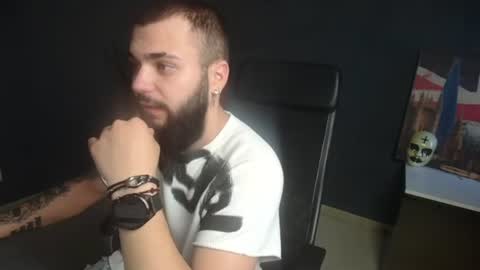 Snapshot of oscarwills chatting on 8, 7, 2026 OscarWills online show from 8, 7, 2026