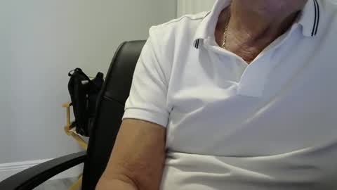 Snapshot of ossibottom chatting on 12, 10, 2025 Ossi online show from 12, 10, 2025