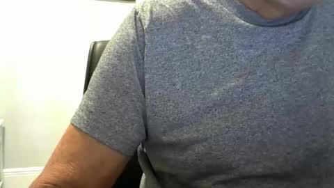 Snapshot of ossibottom chatting on 15, 10, 2025 Ossi online show from 15, 10, 2025