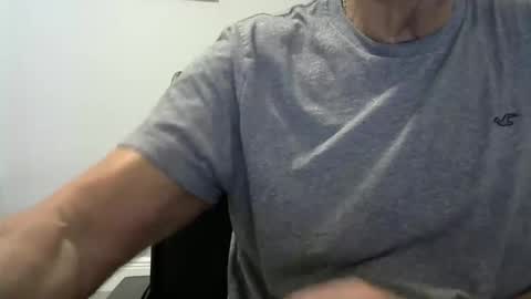 Snapshot of ossibottom chatting on 20, 10, 2025 Ossi online show from 20, 10, 2025