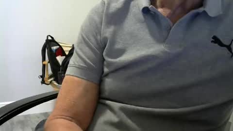 Snapshot of ossibottom chatting on 27, 10, 2025 Ossi online show from 27, 10, 2025