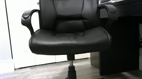 Snapshot of ossibottom chatting on 28, 10, 2025 Ossi online show from 28, 10, 2025