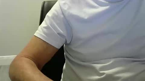 Snapshot of ossibottom chatting on 4, 11, 2025 Ossi online show from 4, 11, 2025