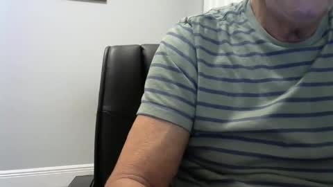 Snapshot of ossibottom chatting on 10, 11, 2025 Ossi online show from 10, 11, 2025