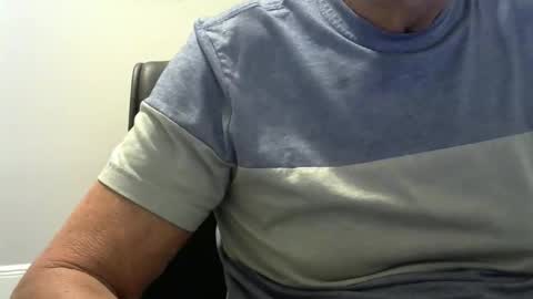 Snapshot of ossibottom chatting on 18, 11, 2025 Ossi online show from 18, 11, 2025