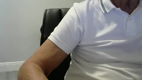 Snapshot of ossibottom chatting on 22, 11, 2025 Ossi online show from 22, 11, 2025